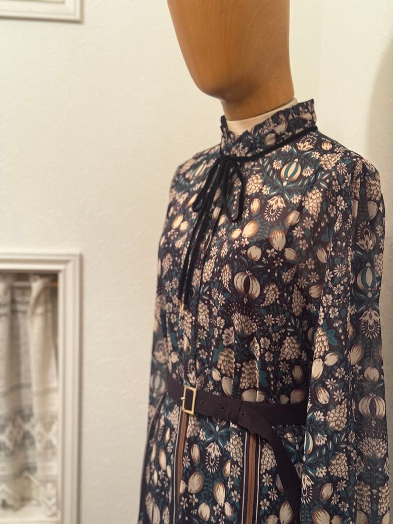 グレースコンチネンタル　ハイネックボウタイプリントワンピース　サイズ36