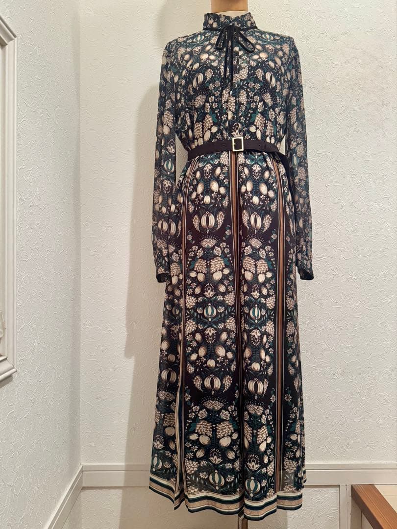 グレースコンチネンタル　ハイネックボウタイプリントワンピース　サイズ36