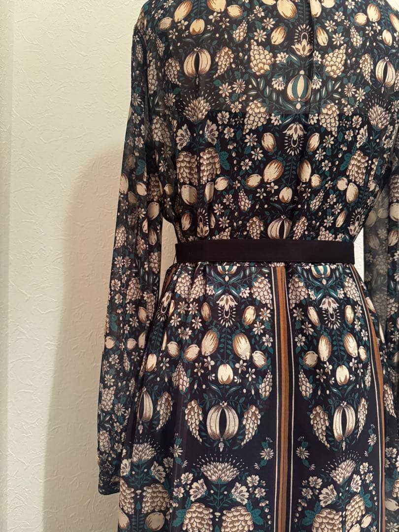 グレースコンチネンタル　ハイネックボウタイプリントワンピース　サイズ36