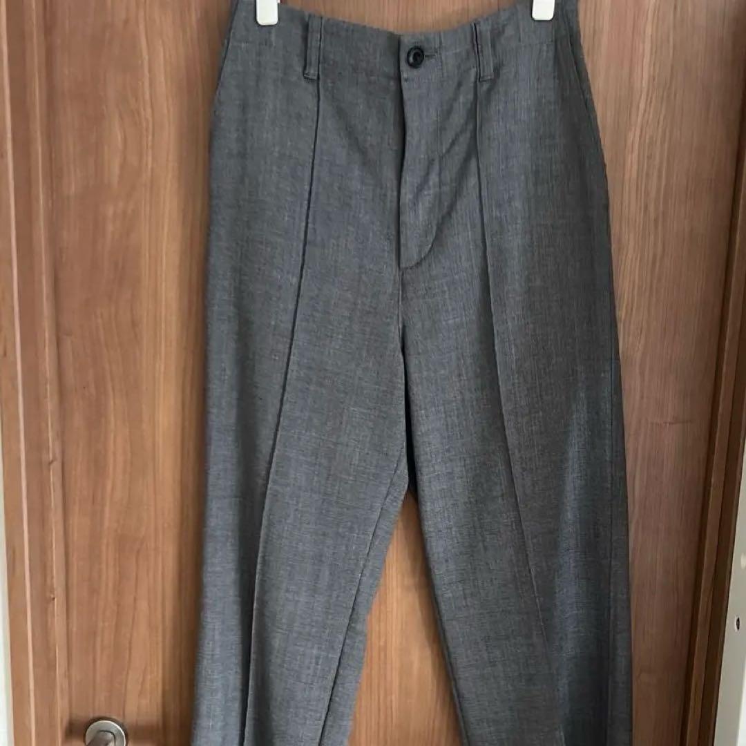 グレー ストレートシルエット カジュアルパンツ