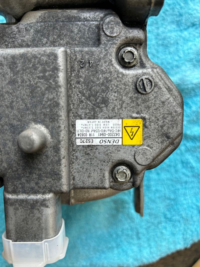 ZRR80G 80系ヴォクシーハイブリッド　コンプレッサー