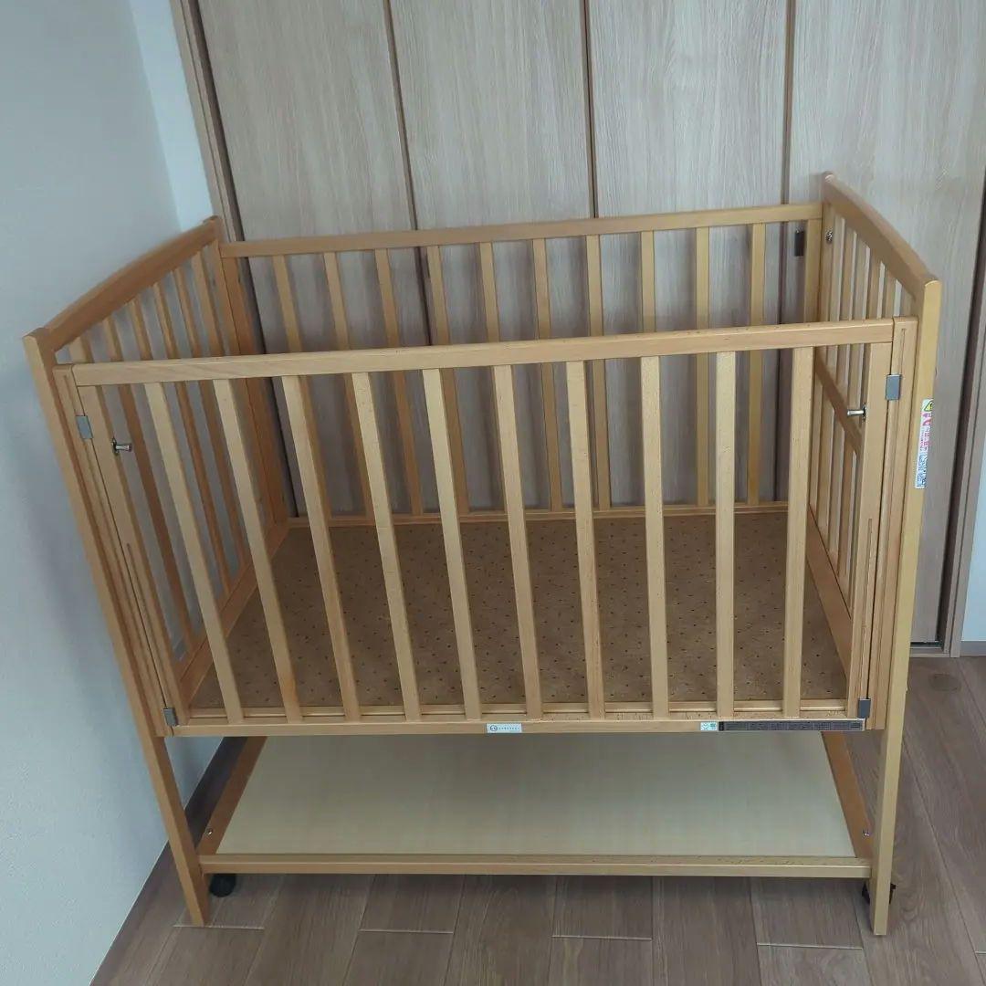 木製キャスター付きベビーベッド(YAMASAKI)＋ベットマット・防水シート