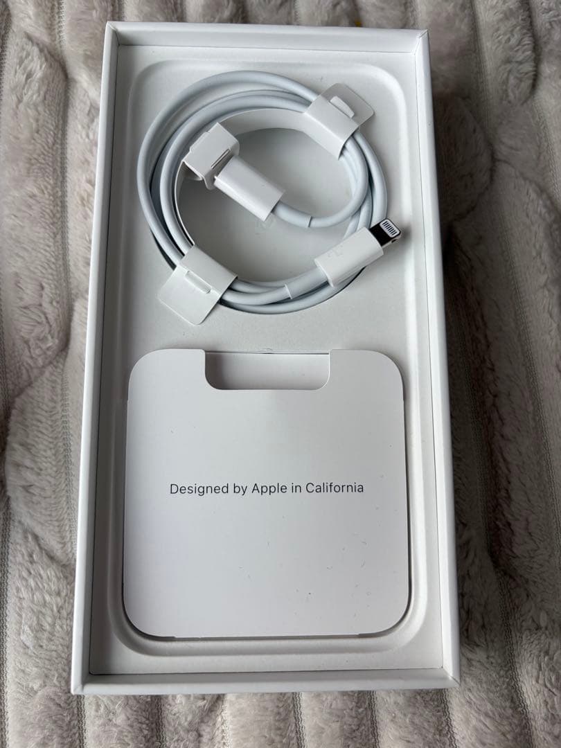 iPhone14 シルバー 本体【背面割れアリ】