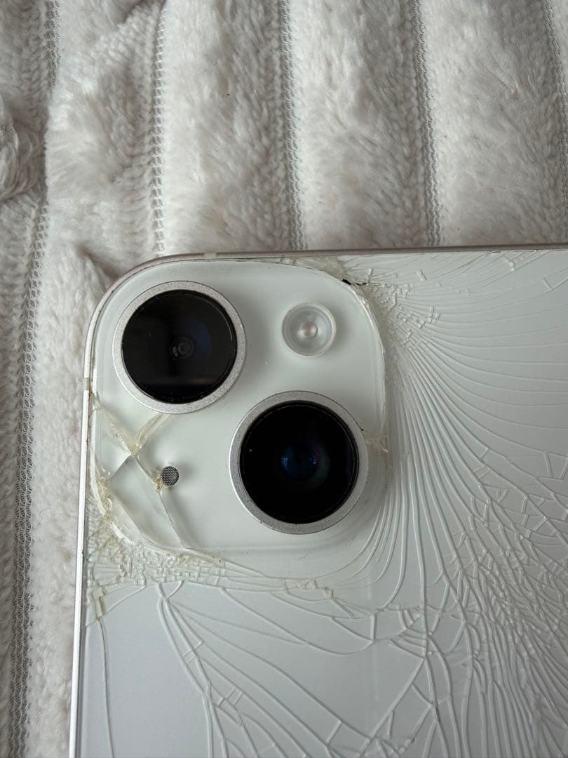 iPhone14 シルバー 本体【背面割れアリ】