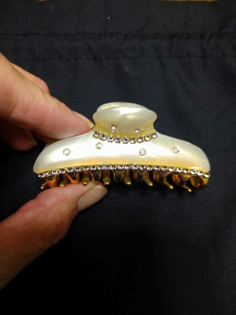 アッカ　ダブルクリスタルパールホワイトゴールドヘアクリップ