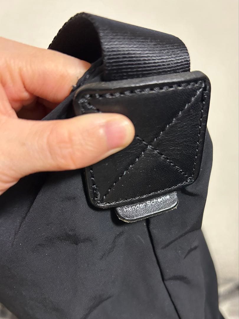 Hender Scheme ブラックショルダーバッグ