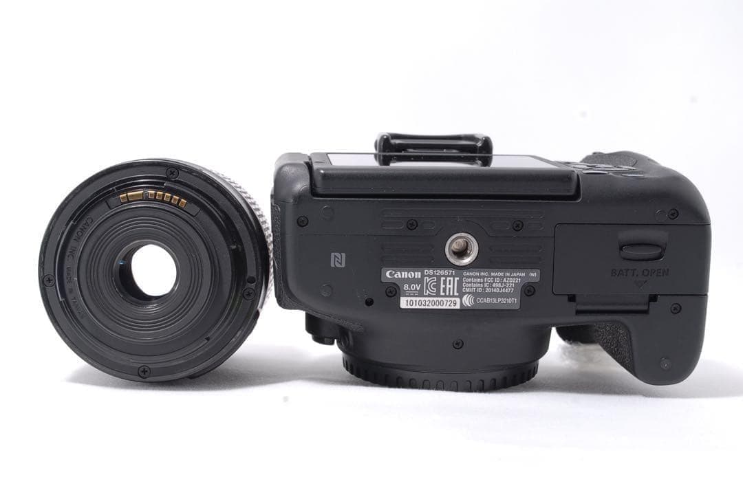 キヤノン Kiss X8i☆美品✨高性能STM標準レンズ付 Wi-Fi タッチ♪