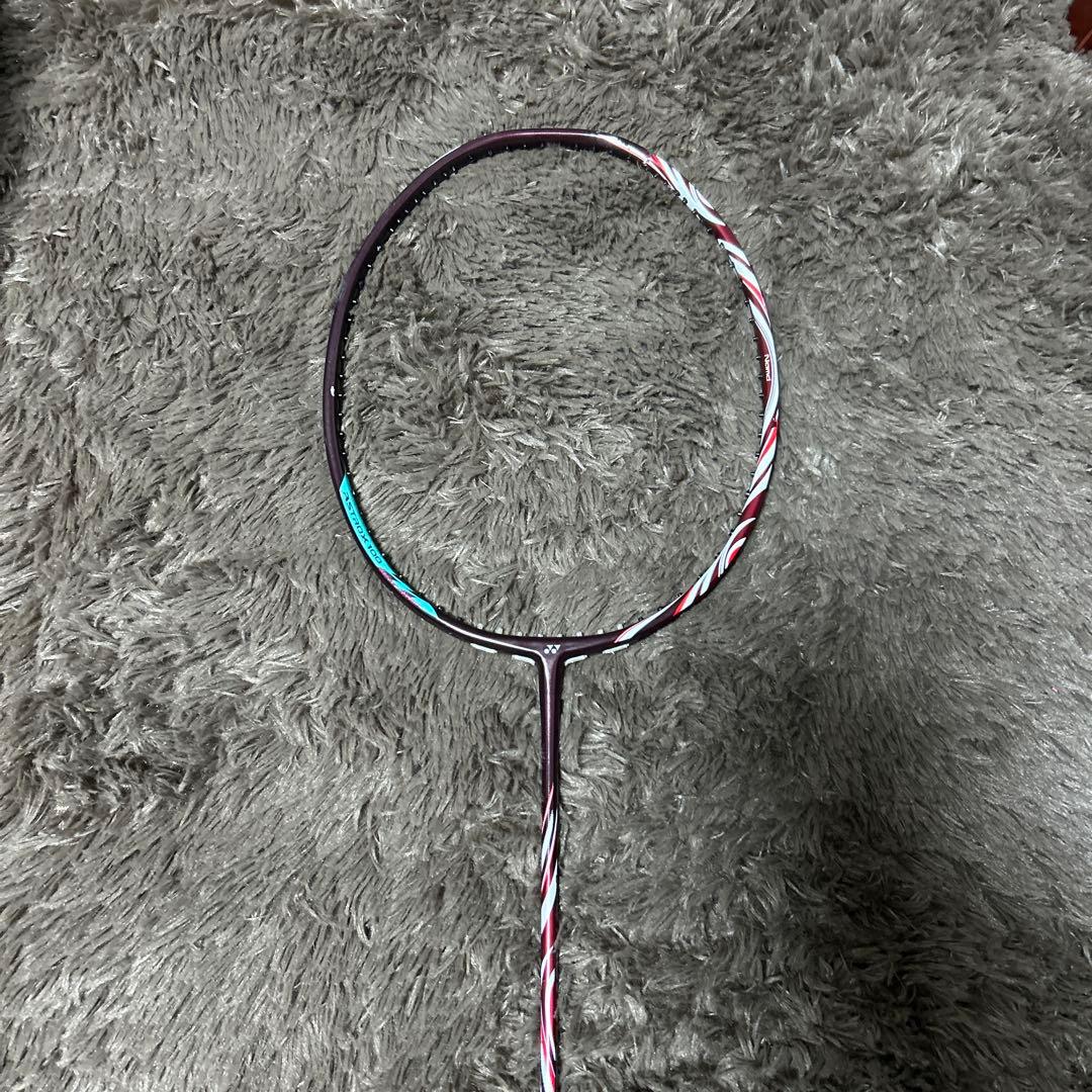 【良ジャンク】YONEX バドミントンラケット ASTROX100ZZ 4UG5