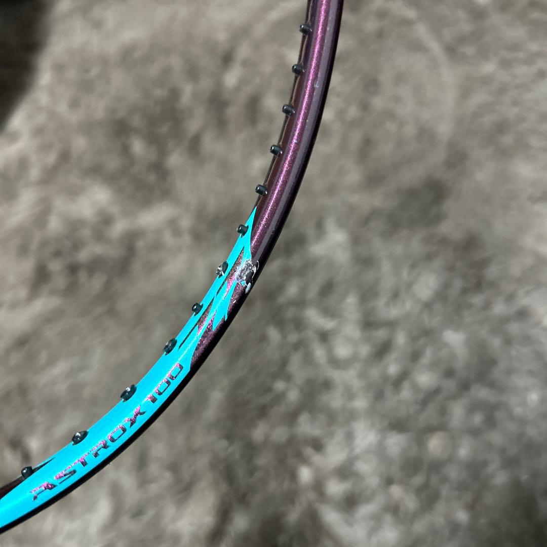 【良ジャンク】YONEX バドミントンラケット ASTROX100ZZ 4UG5