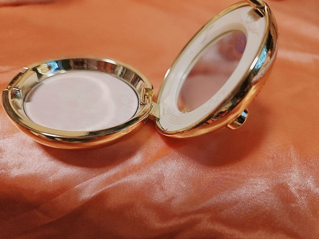 限定品 セーラームーン コンパクトミラーフェイスパウダー クレアボーデ