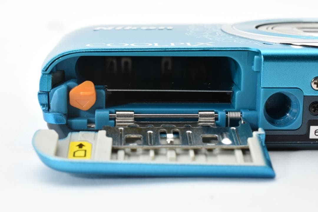 【お値下げ歓迎・ 美品 】ニコン　Nikon COOLPIX S3500 ブルー