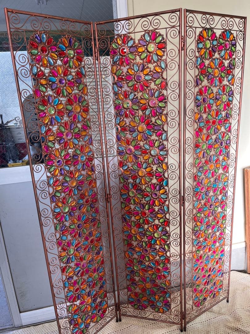 送料込み！3連　フラワーパーテーション　アクリル　ビーズ　カラフル　仕切り