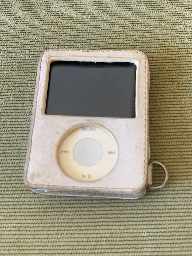 iPod classic4GB シルバー A1236 ケース付属/8GB第3世代