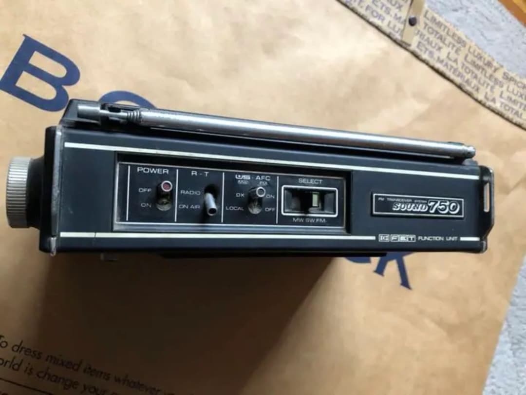 TOSHIBA MODEL RP750FT MW/SM/FM ラジオ