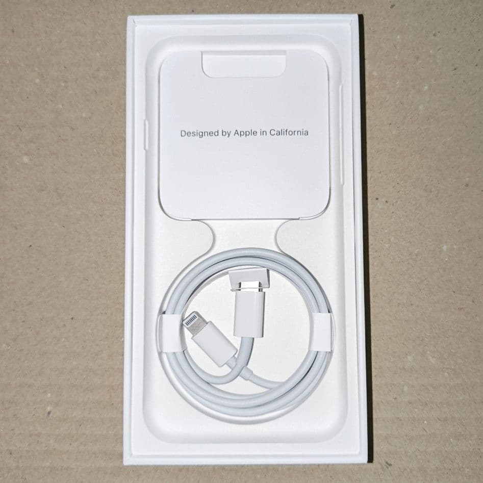 iPhone SE3 64GB SIMフリー おまけ付き