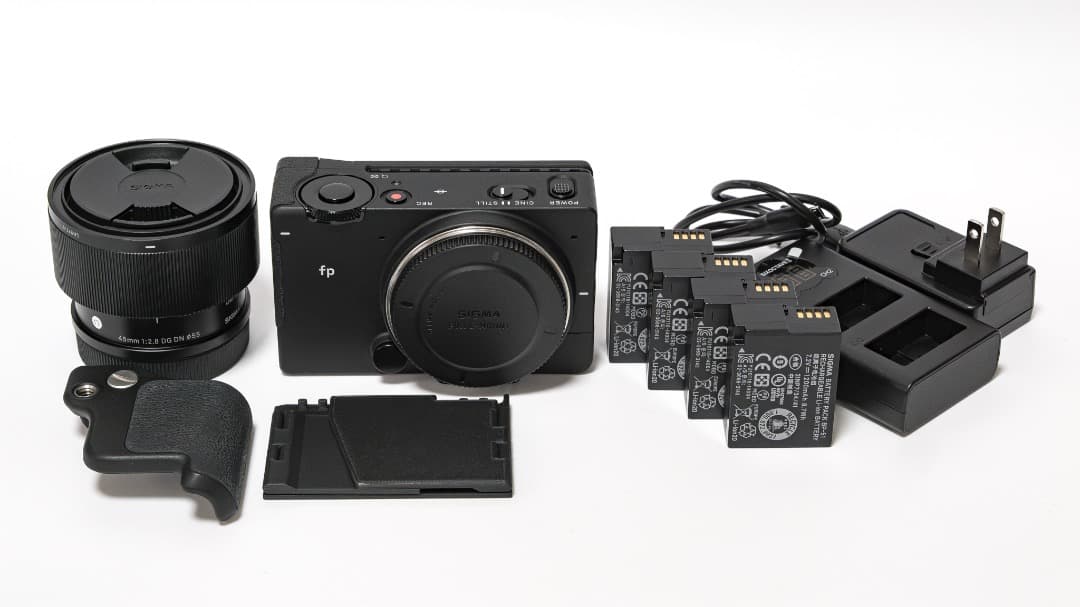 SIGMA fp 45mm F2.8 DG DN KIT＋予備バッテリー3個ほか