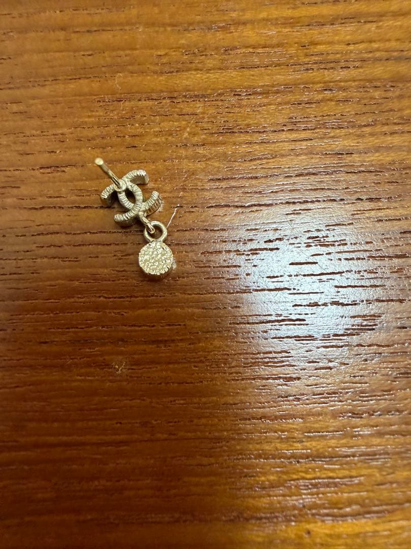 CHANEL ロゴデザイン ピアス(片耳用)