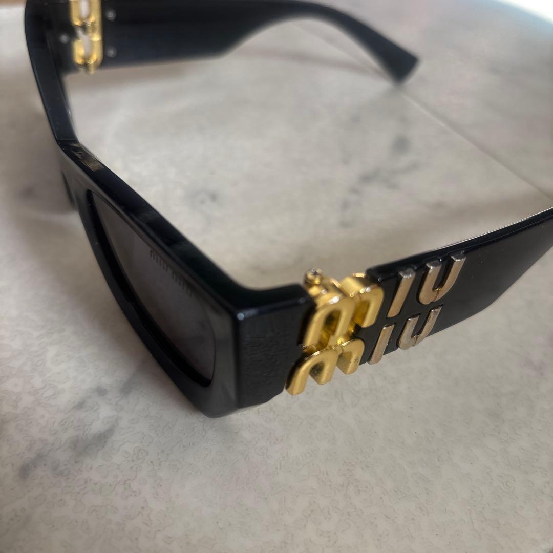 Miu Miu ブラック サングラス グリンプス