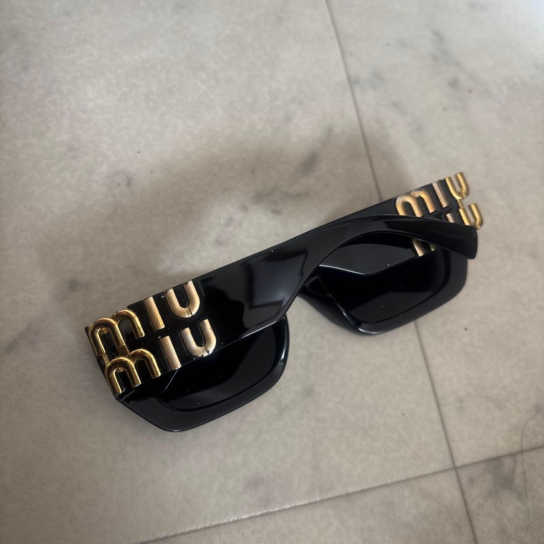 Miu Miu ブラック サングラス グリンプス