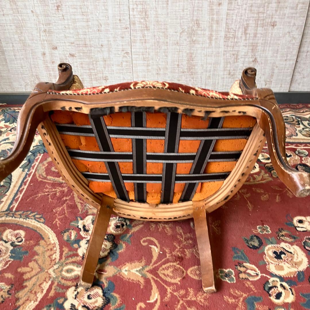 ②アンティーク ロココ様式 木製花柄アームチェア 一人掛けソファー リベット打ち