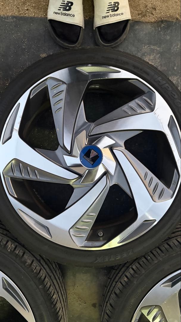 トヨタプリウス　モデリスタ18インチ　ホイール