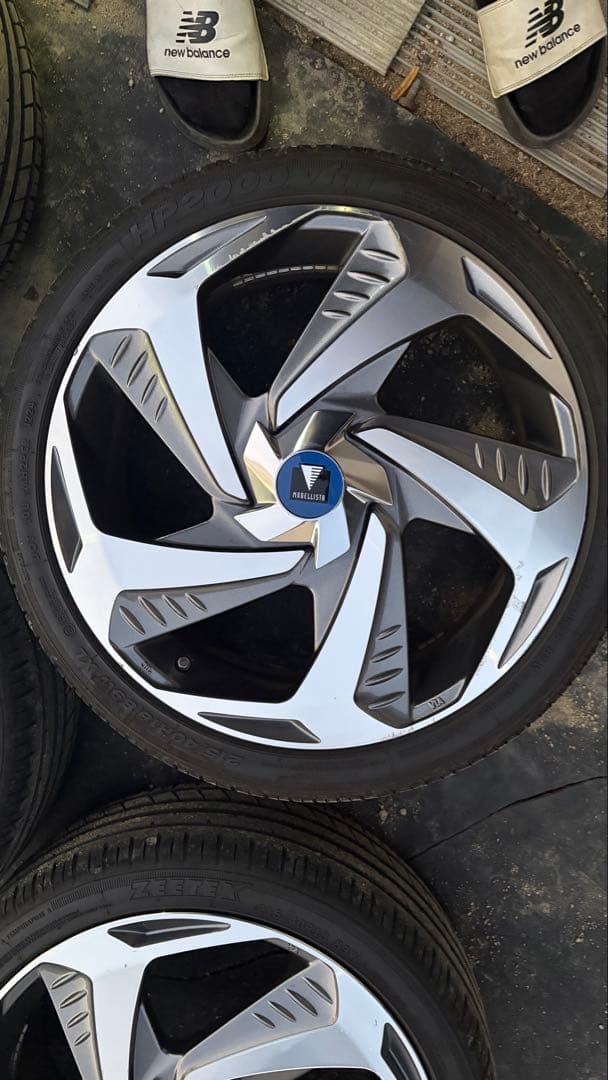 トヨタプリウス　モデリスタ18インチ　ホイール