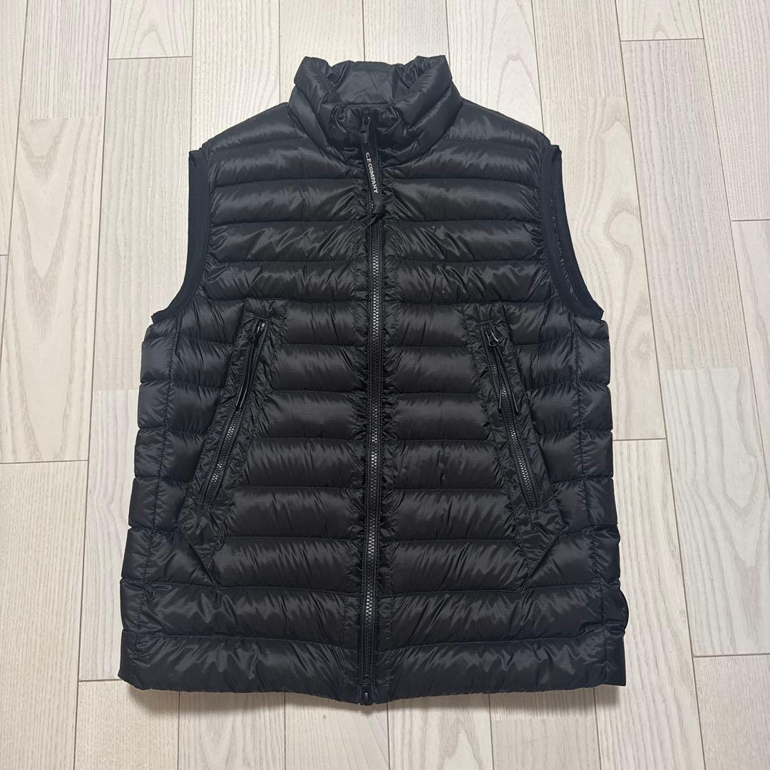 新品レア商品　C.P.COMPANY シーピーカンパニーダウン ベスト ブラック