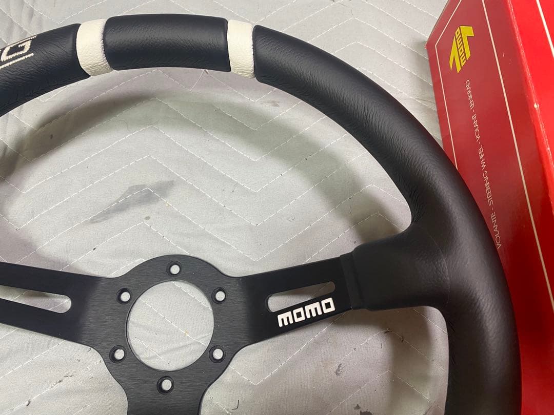 モモ　momo DRIFTING ステアリングホイール 350mm