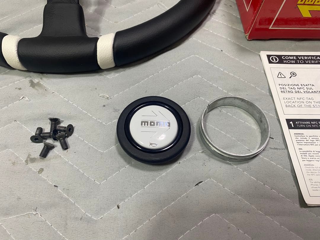 モモ　momo DRIFTING ステアリングホイール 350mm