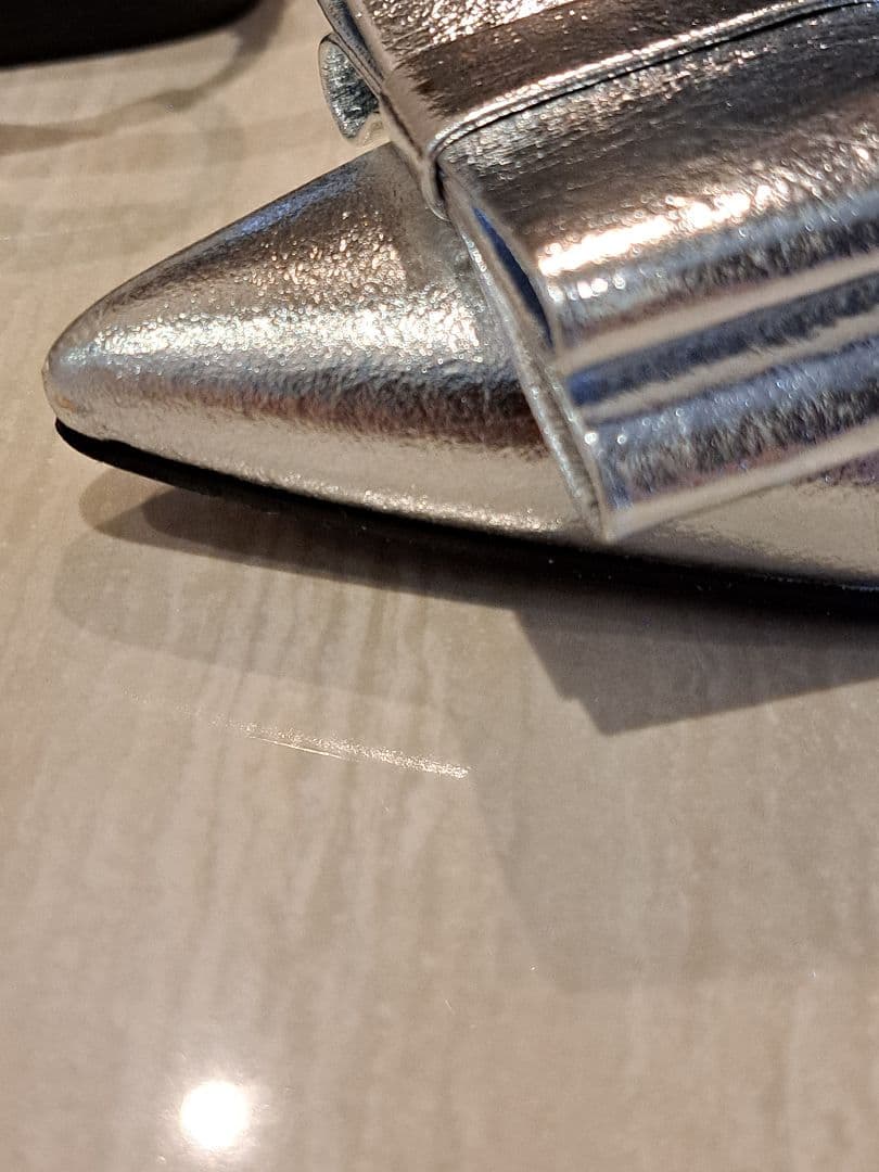 【人気完売】【美品】OHGA シルバー ポインテッドトゥ ミュール