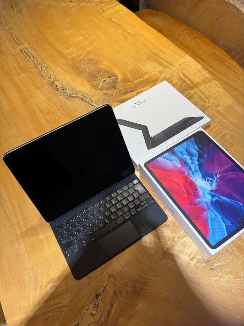 【美品】 iPad Pro 12.9第4世代+Magic Keyboard付き
