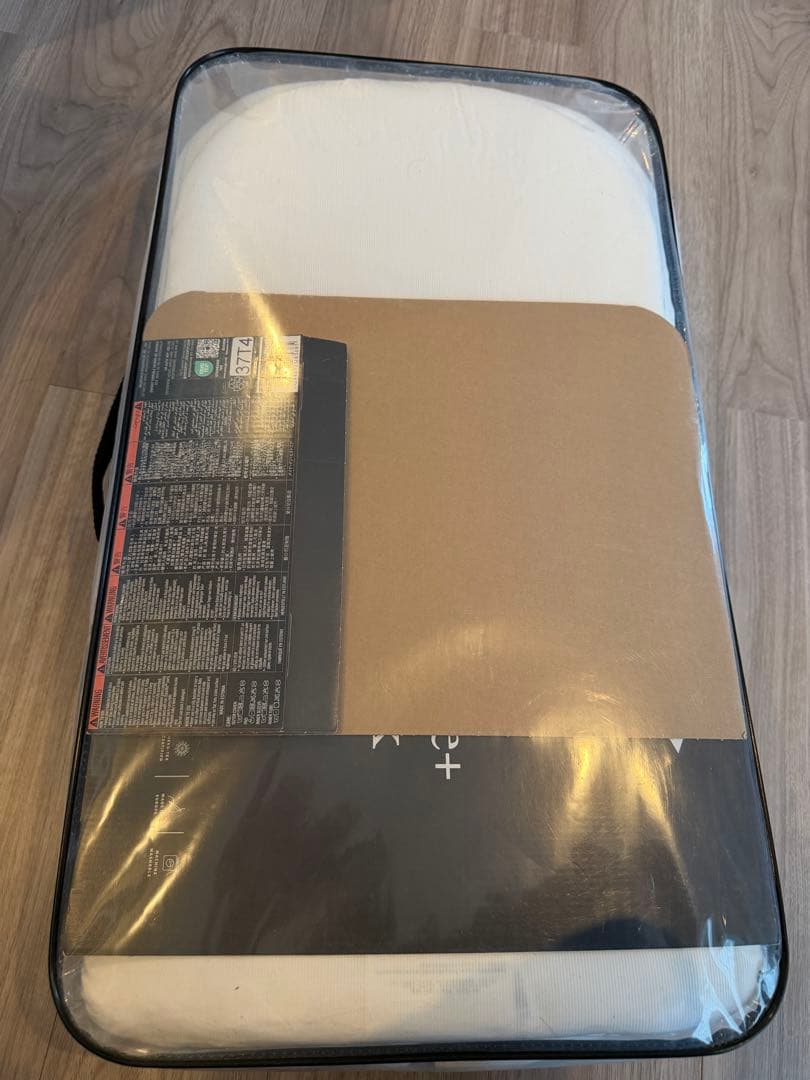 ほぼ未使用品 ドッカトット デラックス　DockATot ホワイト 0〜8ヶ月