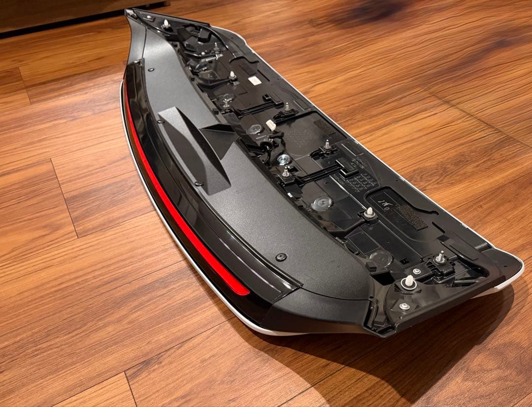 80ハリアーZ用ハイマウント付 ルーフスポイラー 089