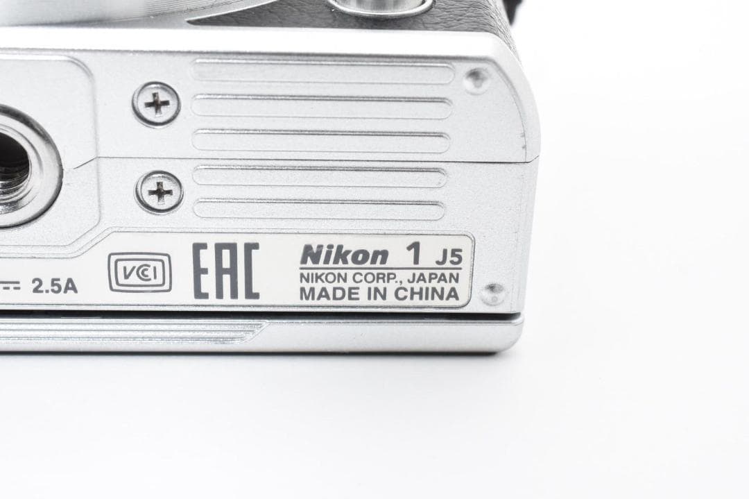 【美品】ニコン NIKON J5 小型軽量ミラーレス一眼カメラ Wi-Fi内蔵