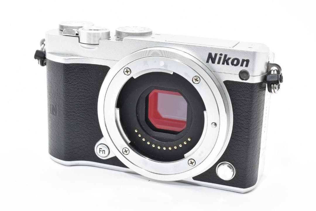 【美品】ニコン NIKON J5 小型軽量ミラーレス一眼カメラ Wi-Fi内蔵