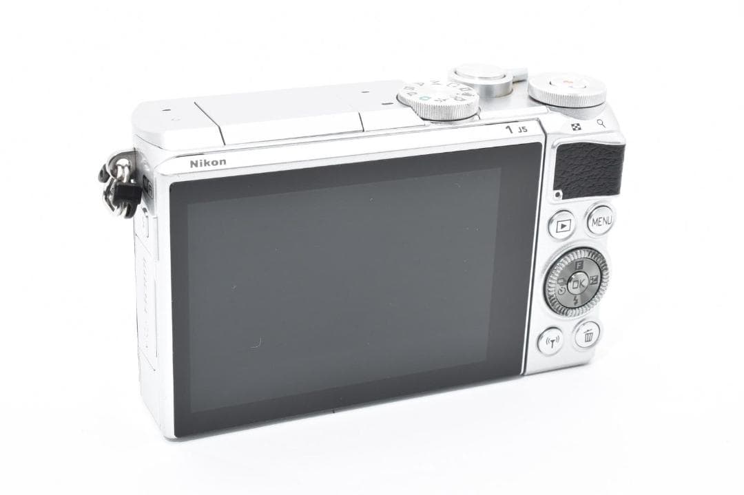 【美品】ニコン NIKON J5 小型軽量ミラーレス一眼カメラ Wi-Fi内蔵