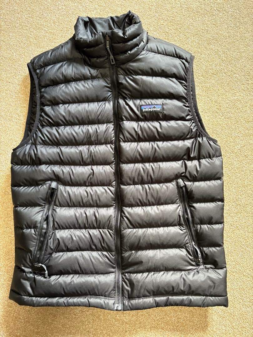 Patagonia ブラック ダウンベスト
