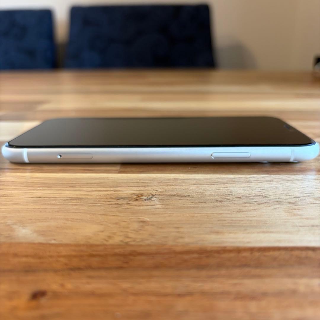 iphone11（ホワイト128GB） ※simロック解除済・箱あり