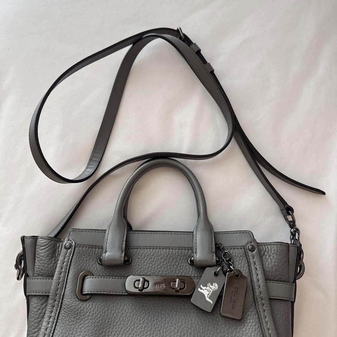 coach スワッガー　グレー