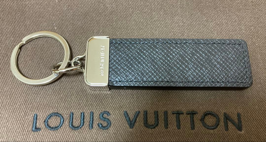 【新品未使用】LOUIS VUITTON ブラックレザー キーホルダー 、一部