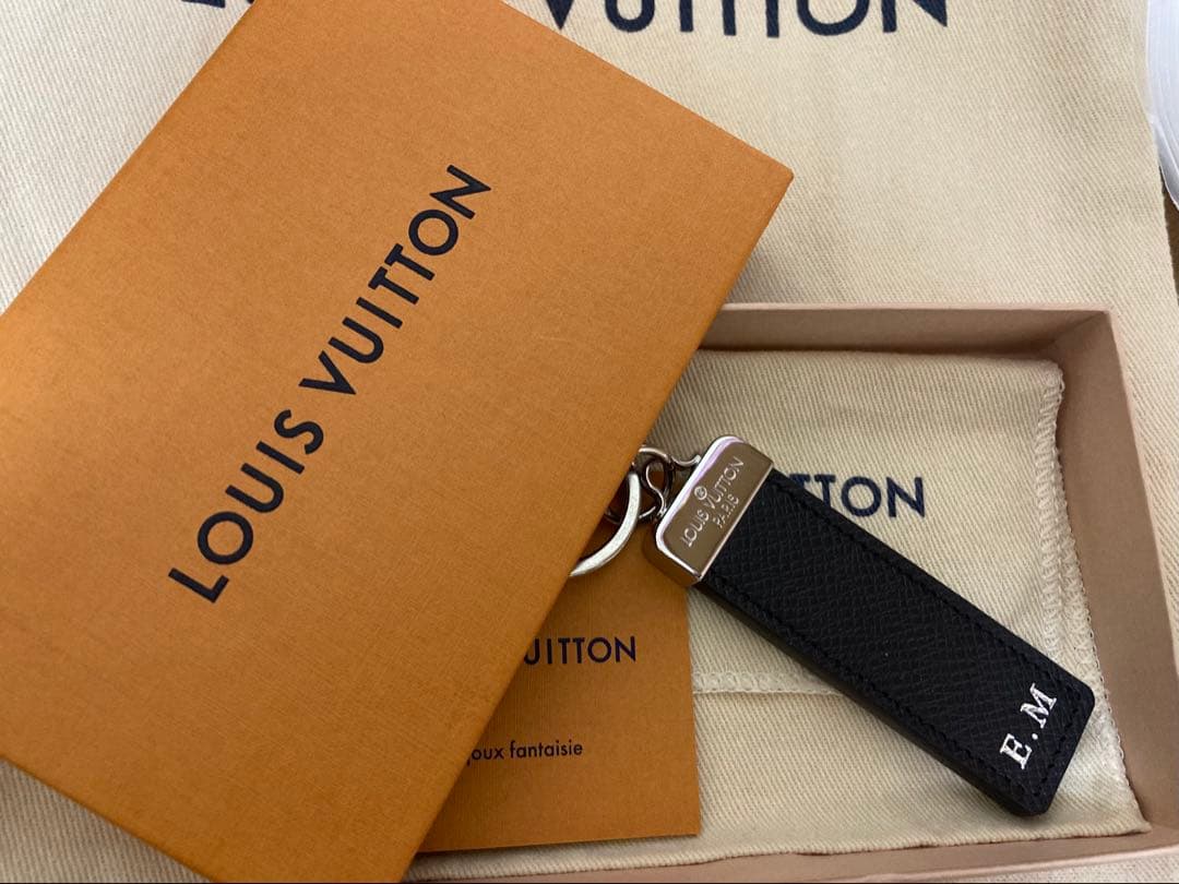 【新品未使用】LOUIS VUITTON ブラックレザー キーホルダー 、一部
