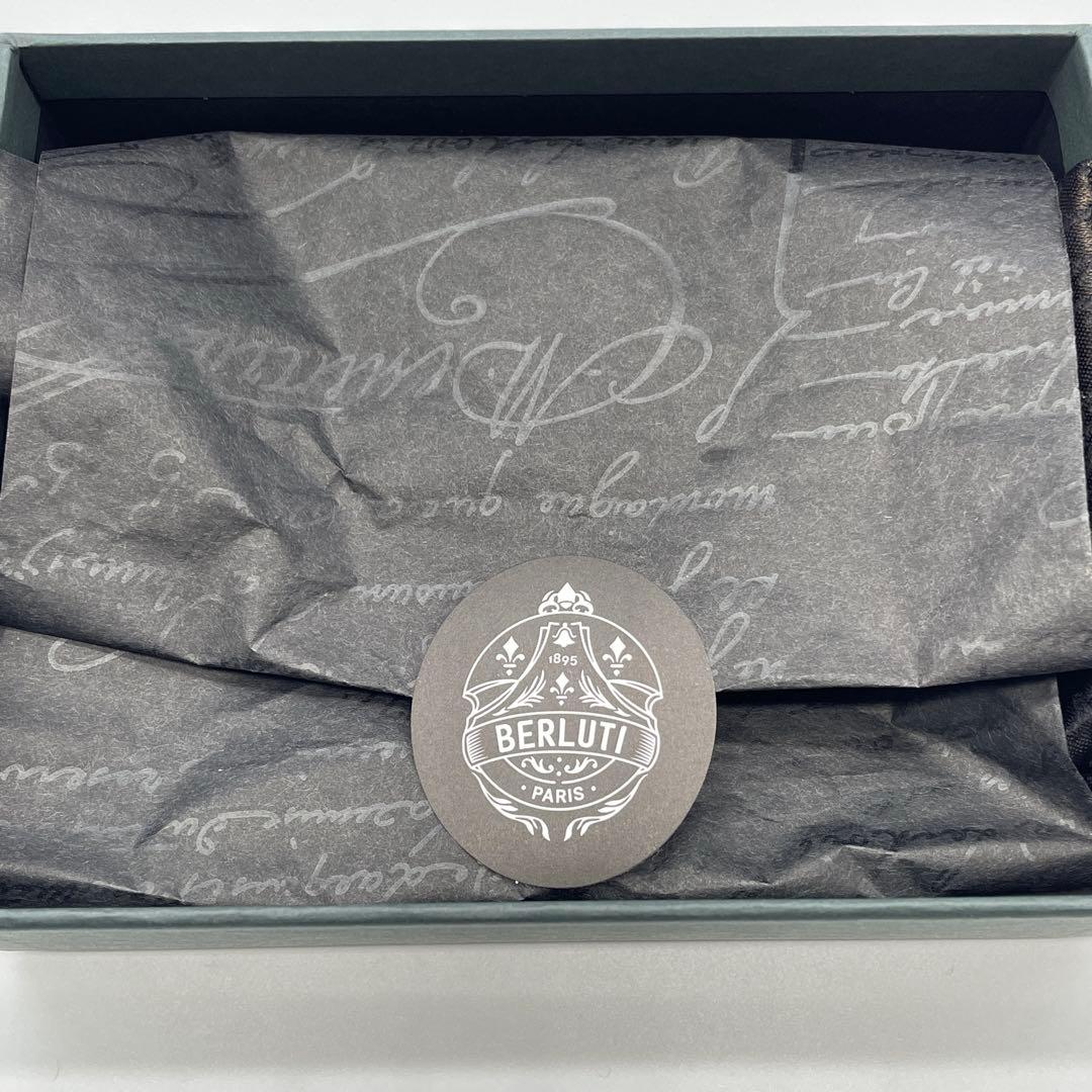 未使用　ベルルッティ BERLUTI シルク ハンカチ ブラウン フォーマル可