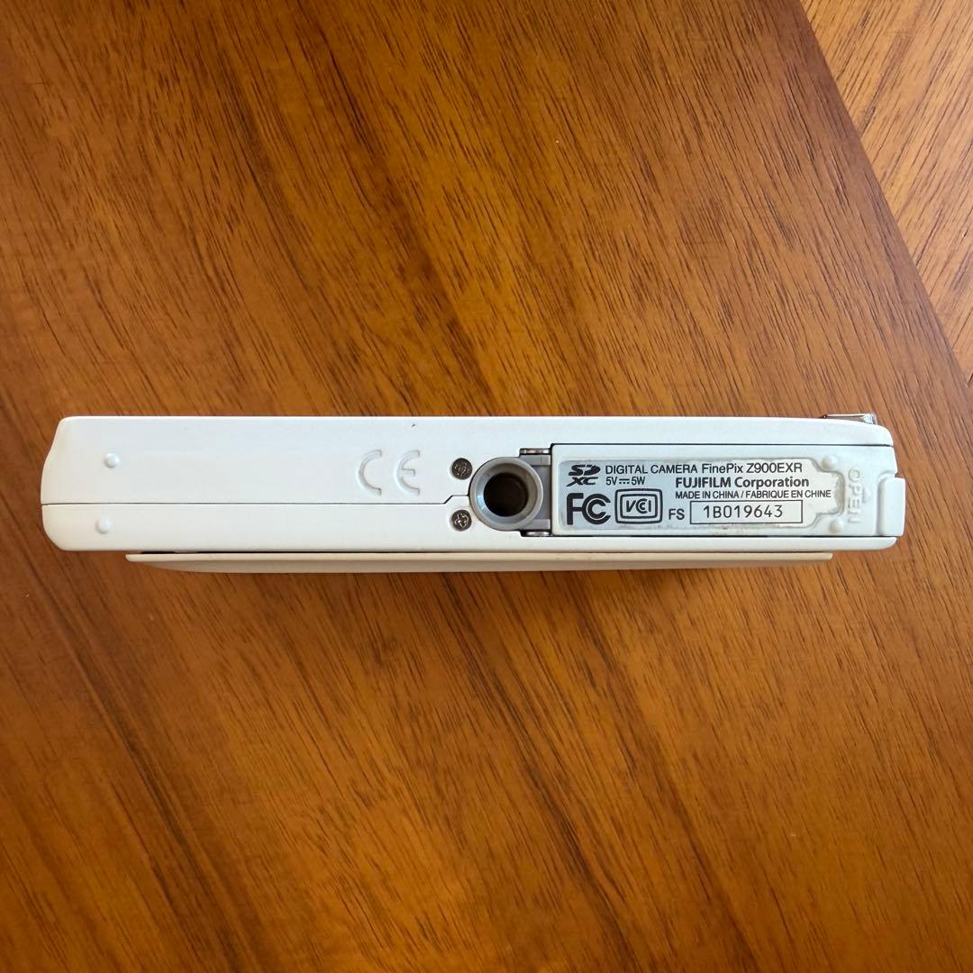 FINEPIX Z900EXR 5倍ズーム ワイドタッチパネル デジタルカメラ