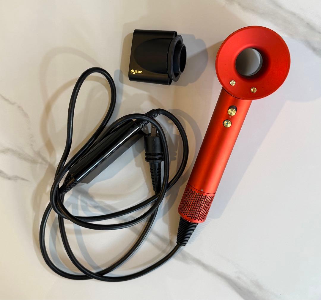 Dyson Supersonic Ionic ヘアドライヤー　数量限定モデル