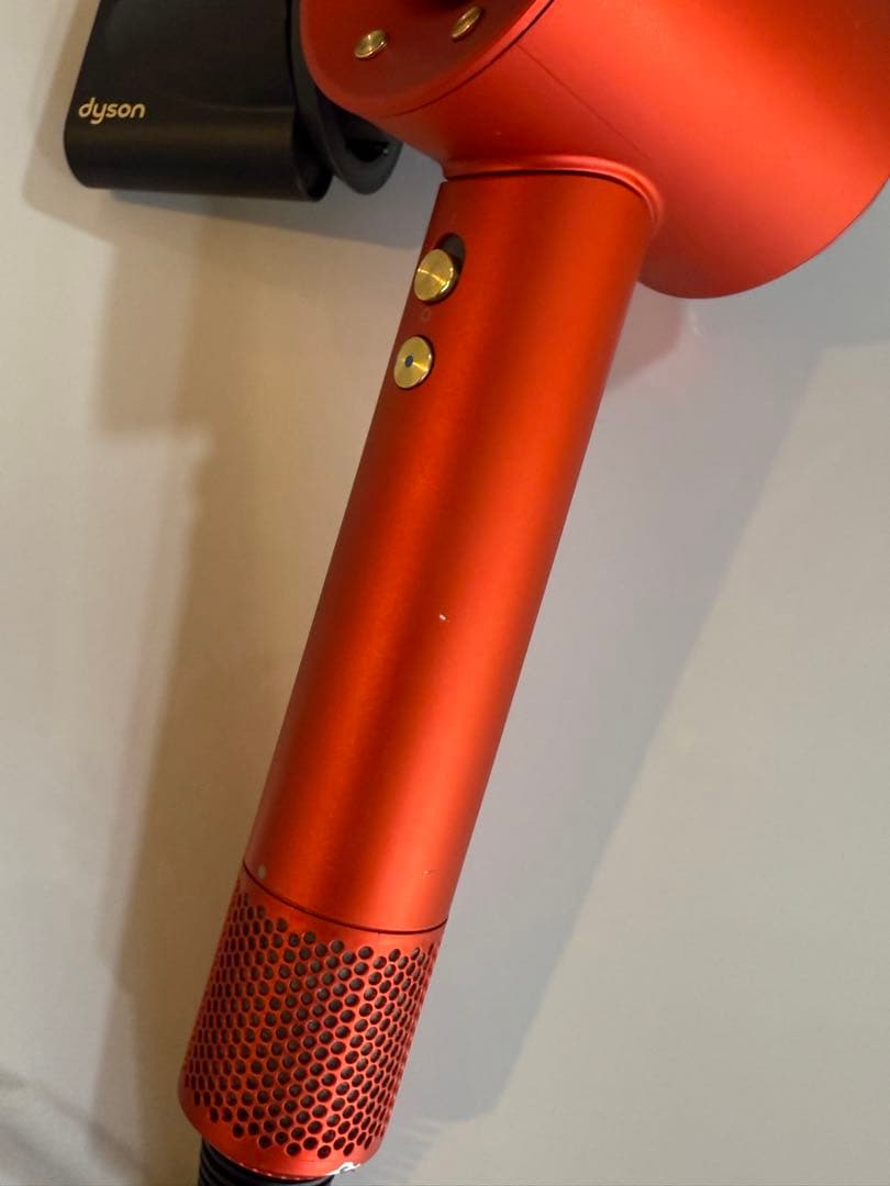 Dyson Supersonic Ionic ヘアドライヤー　数量限定モデル