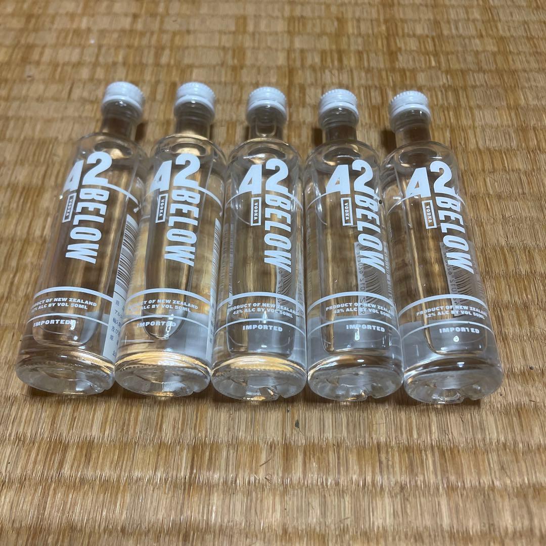 珍しいニュージーランド産ウォッカ ウォッカ　42BELOW  ５０ml×５