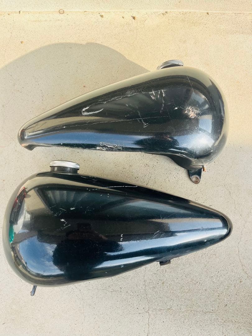 黒 ガソリンタンク 左右分割型