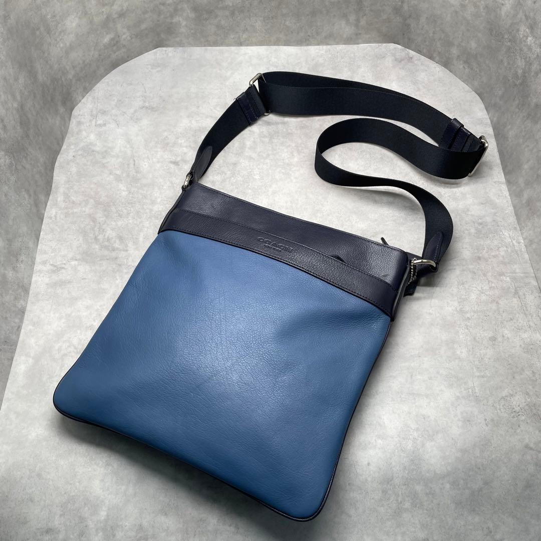 バッグ COACH Leather Navy Blue Crossbody Bag