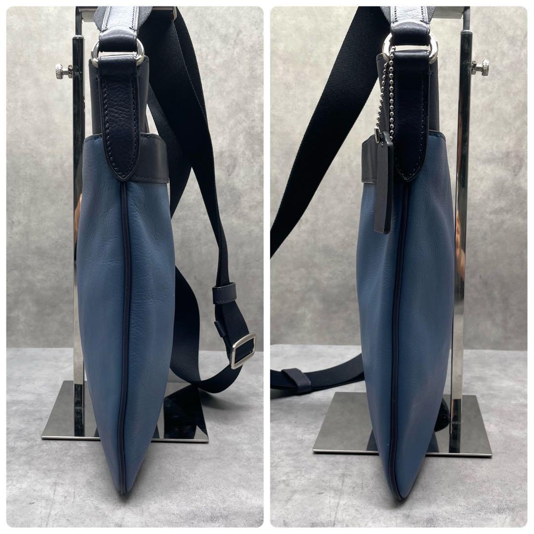 バッグ COACH Leather Navy Blue Crossbody Bag