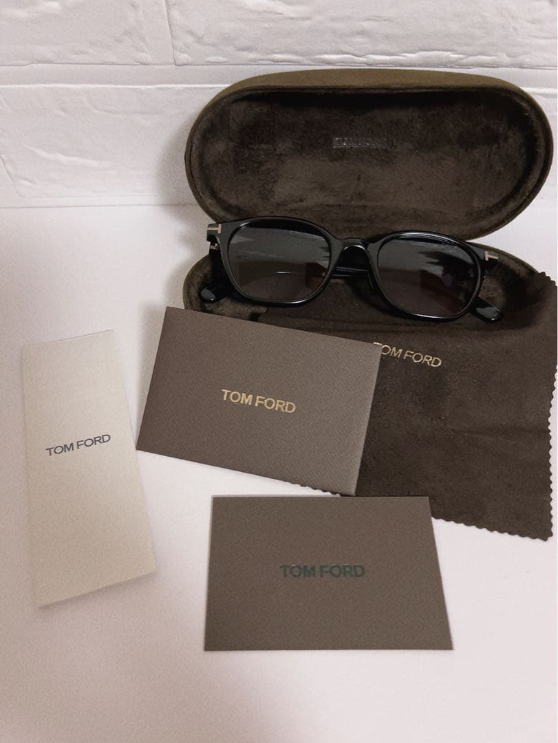 トムフォード　TOM FORD サングラス　TF978-D 49□21 145